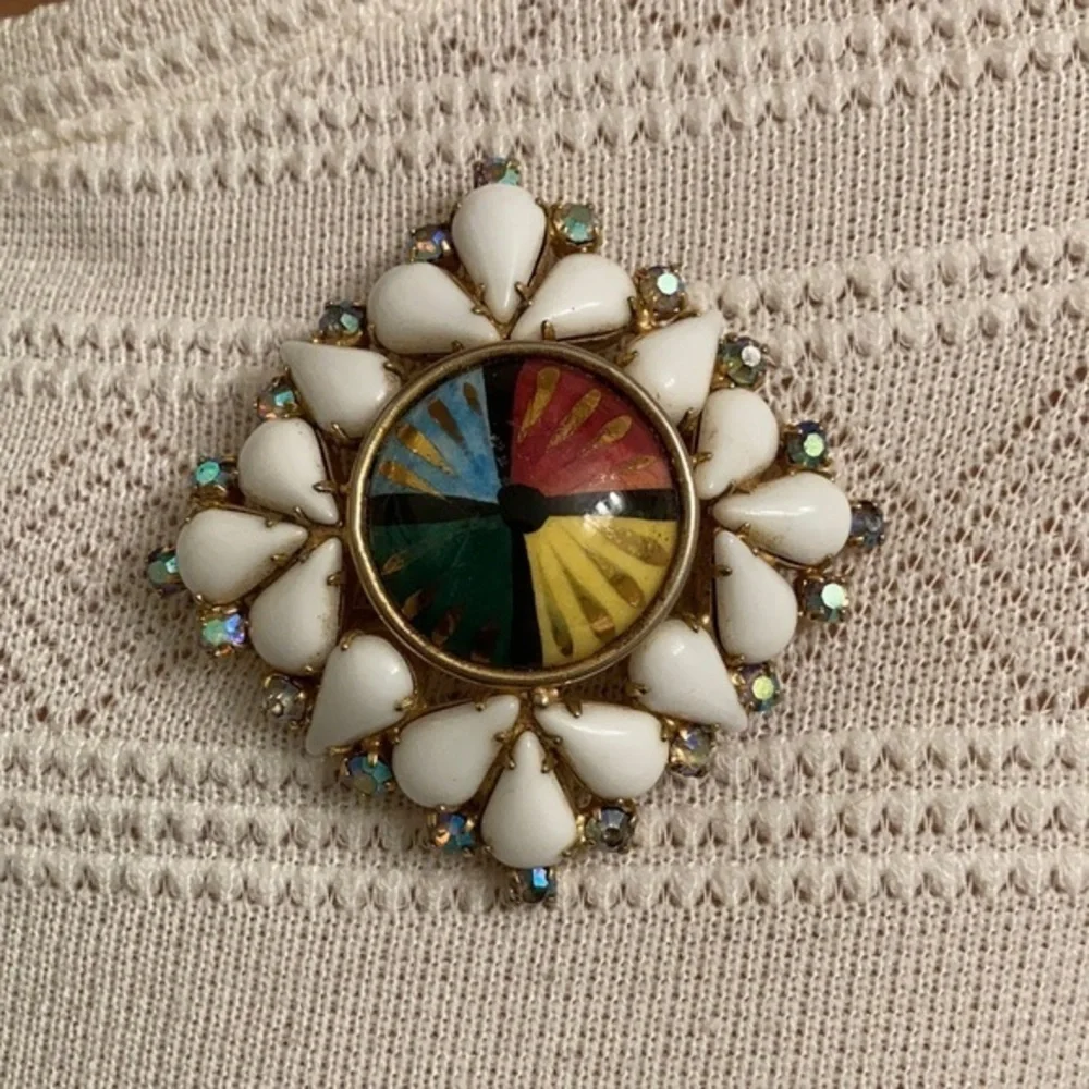 Fabulous statement pin